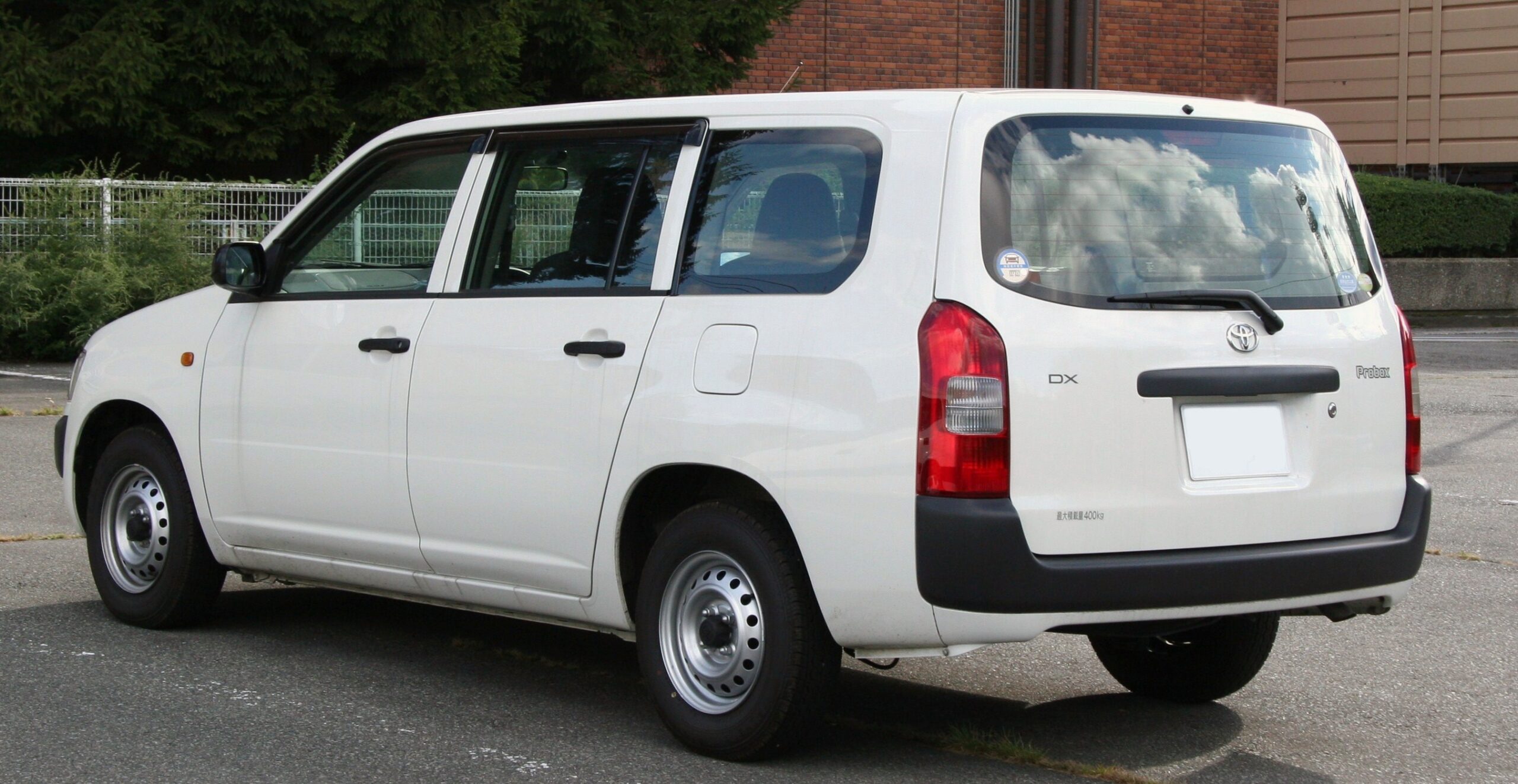 Toyota_Probox_Van_DX_rear